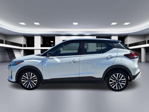 Used 2023 Nissan Kicks SV FWD image 2