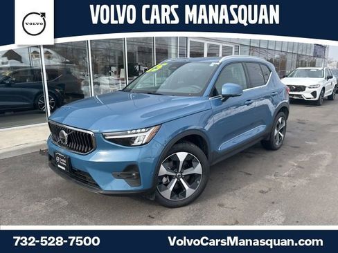 Certified 2025 Volvo XC40 B5 Plus AWD/4WD image 1