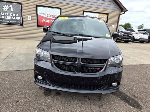 Used 2018 Dodge Grand Caravan GT image 2