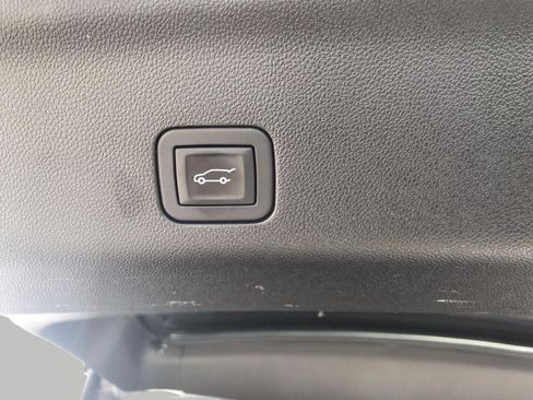 Certified 2025 Cadillac Escalade ESV Premium Luxury AWD/4WD image 38