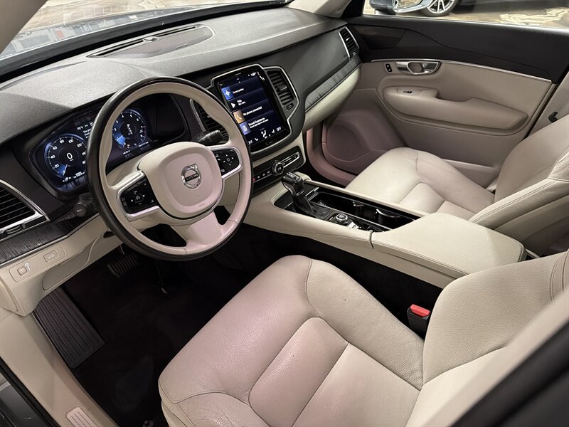 Used 2020 Volvo XC90 T5 Momentum AWD/4WD image 25