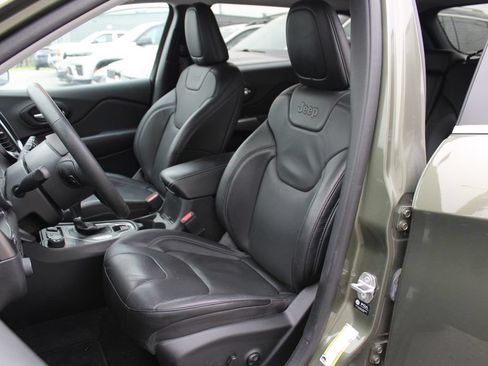 Certified 2021 Jeep Cherokee Latitude Lux w/ Sun & Sound Group AWD/4WD image 6