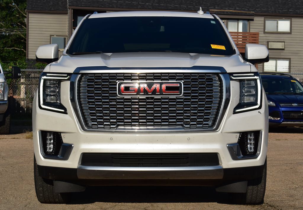 Used 2023 GMC Yukon Denali AWD/4WD image 2