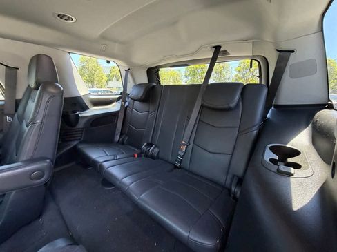 Used 2020 Cadillac Escalade Premium Luxury AWD/4WD image 5