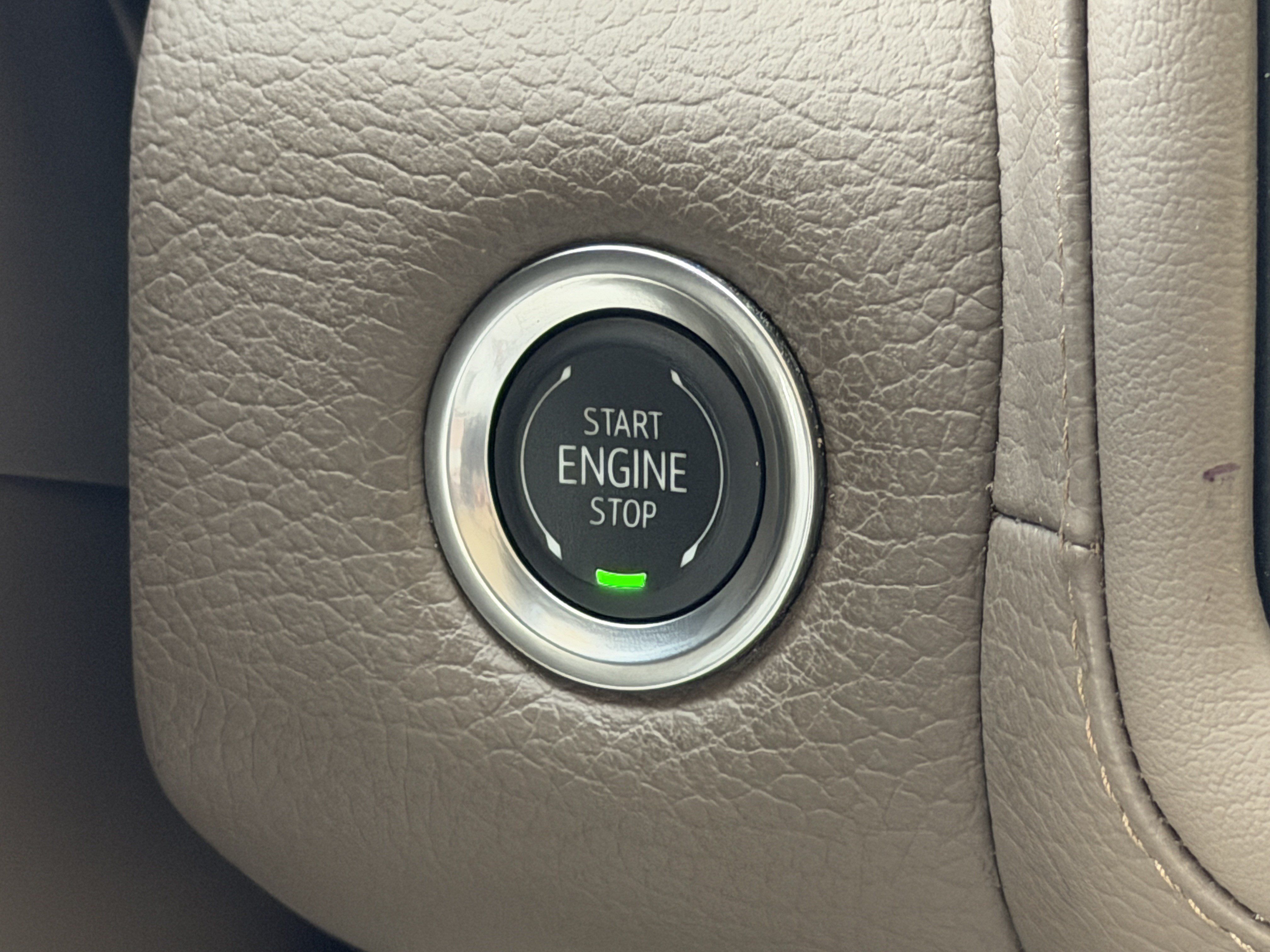 Used 2024 GMC Yukon Denali w/ Denali Reserve Package RWD image 29