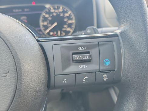 Certified 2023 Nissan Rogue SV FWD image 24