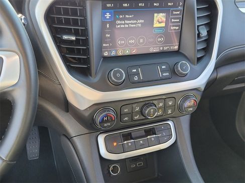 Used 2023 GMC Acadia SLT image 17