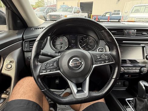 Used 2020 Nissan Rogue SV AWD/4WD image 13
