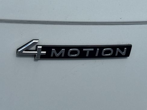 Certified 2024 Volkswagen Tiguan SE AWD/4WD image 39