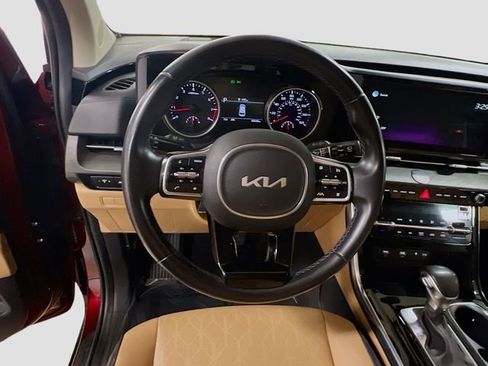 Used 2022 Kia Carnival EX FWD image 11