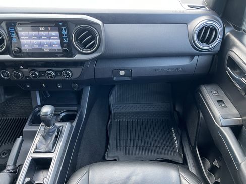 Used 2017 Toyota Tacoma TRD Off-Road w/ Tow Package image 36