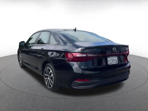 Used 2025 Volkswagen Jetta SE image 11