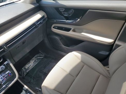 Used 2022 Lincoln Corsair Grand Touring image 10