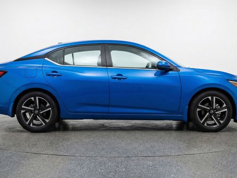 Used 2025 Nissan Sentra SV image 11