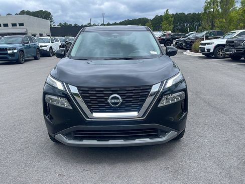 Used 2023 Nissan Rogue SV FWD image 2