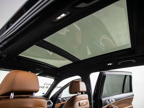 Used 2025 BMW X7 M60i image 29