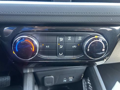 Used 2025 Chevrolet TrailBlazer LT AWD/4WD image 23