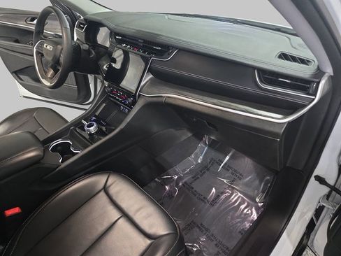 Used 2023 Jeep Grand Cherokee L Limited w/ Luxury Tech Group II image 10