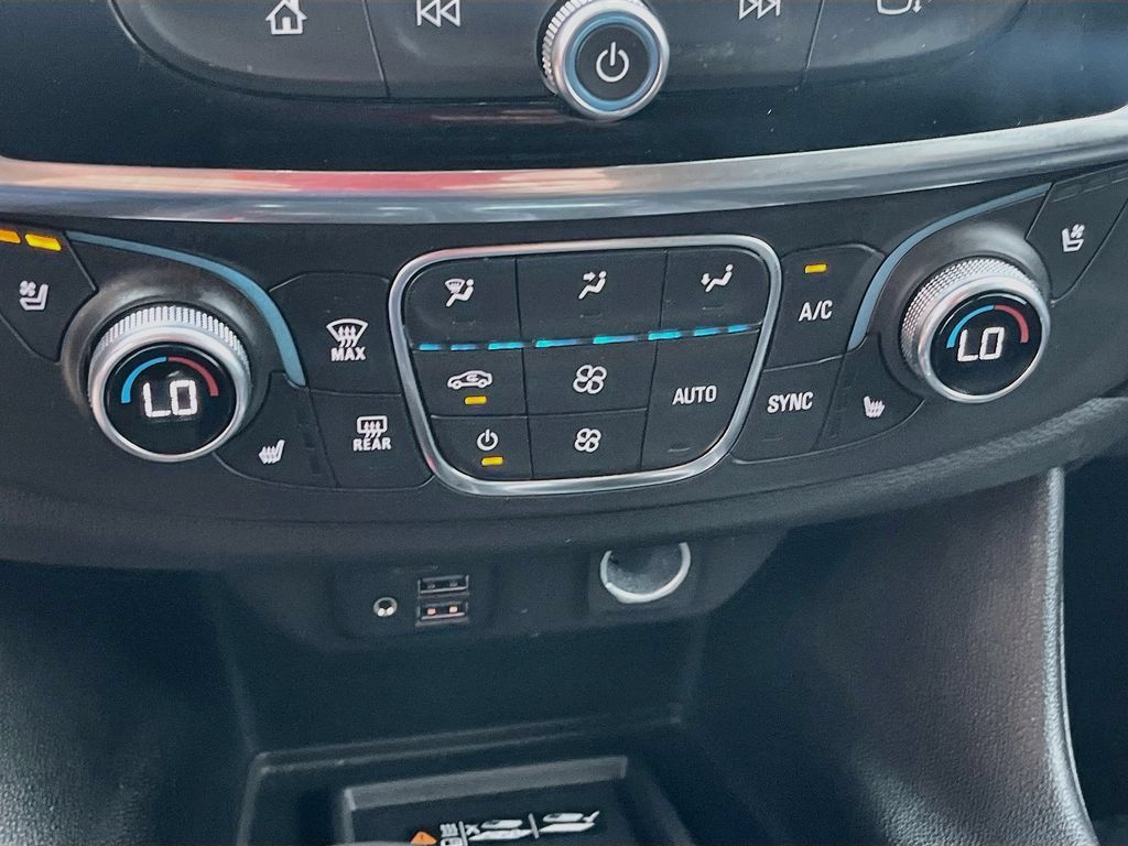 Used 2021 Chevrolet Traverse Premier w/ LPO, Blackout Package AWD/4WD image 16