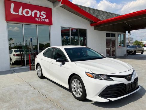 Used 2019 Toyota Camry LE FWD image 14