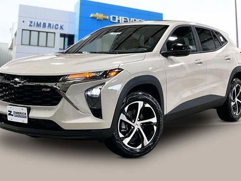 New 2026 Chevrolet Trax RS w/ Sunroof Package FWD image 2