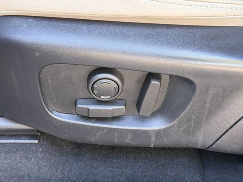 Used 2023 Land Rover Discovery Sport S image 15