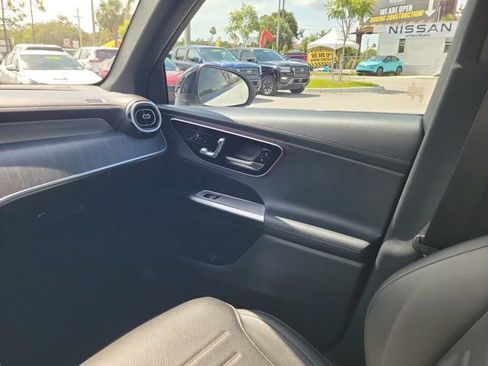 Used 2025 Mercedes-Benz GLC 300 4MATIC image 21