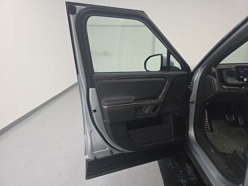 Used 2024 Rivian R1S Adventure AWD/4WD image 16