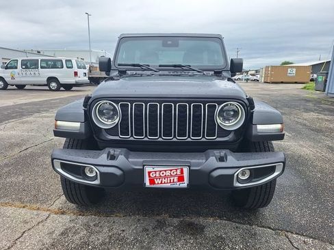 Used 2025 Jeep Wrangler Unlimited Sahara AWD/4WD image 9