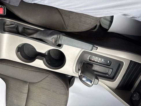 Used 2010 Ford Focus SE image 16