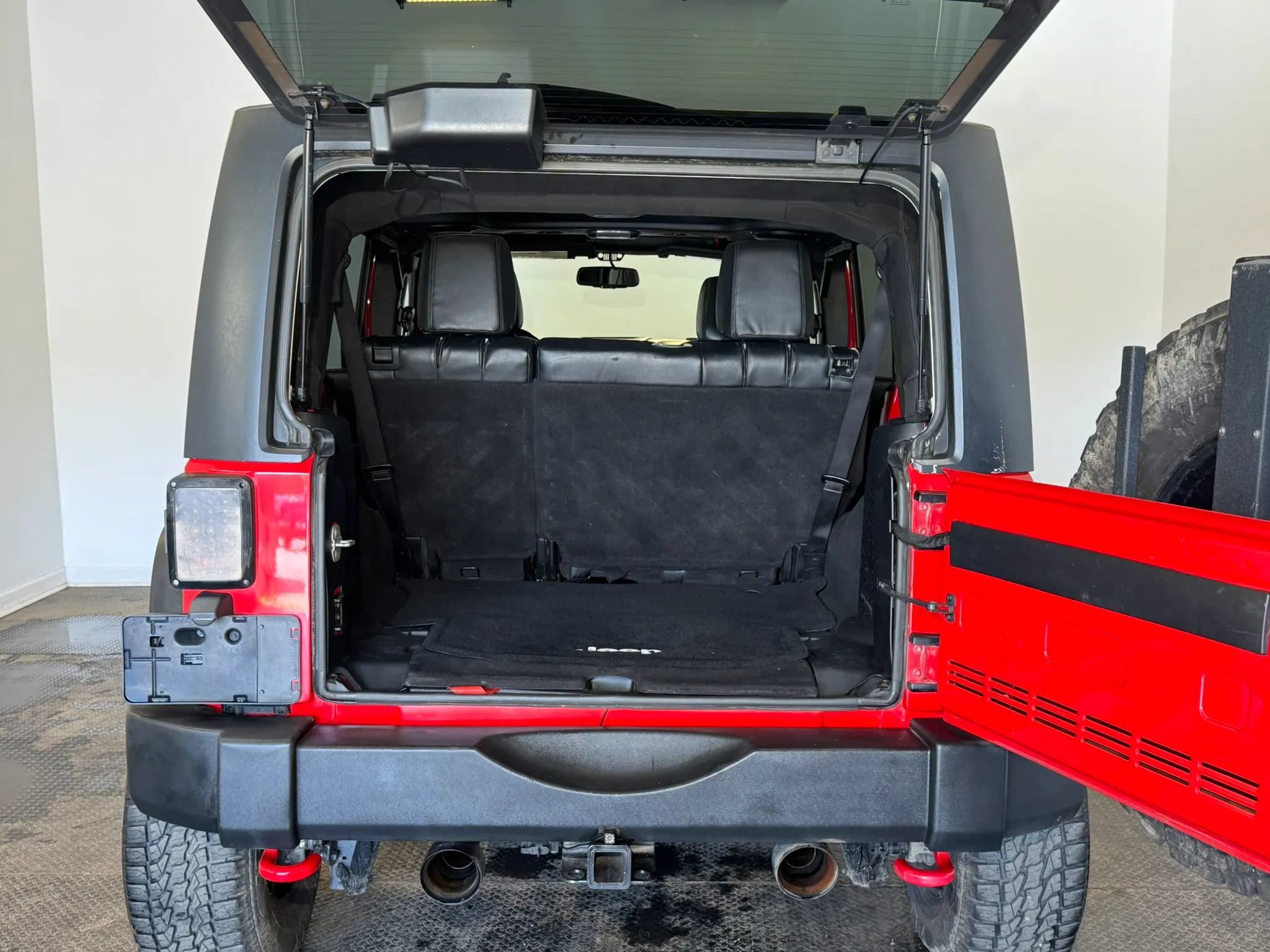 Used 2014 Jeep Wrangler Unlimited Sport w/ Quick Order Package 24S AWD/4WD image 32