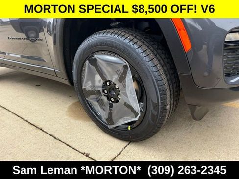 New 2025 Jeep Grand Cherokee Limited w/ Black Appearance Package AWD/4WD image 3