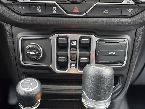 New 2026 Jeep Gladiator Sport image 19