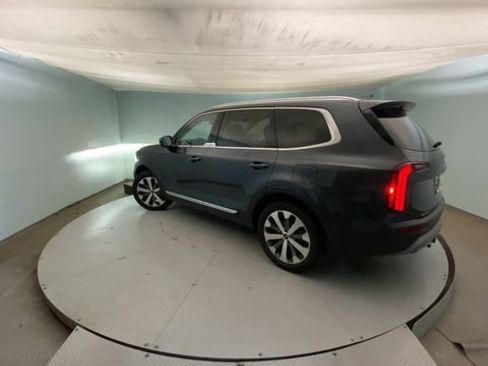 Used 2022 Kia Telluride EX w/ EX Premium Package FWD image 8