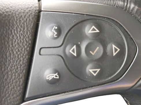 Used 2019 Chevrolet Suburban LT image 21