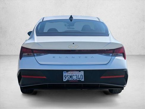 Used 2025 Hyundai Elantra SE FWD image 7