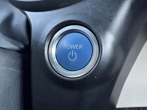 Used 2024 Toyota Sienna Platinum image 25