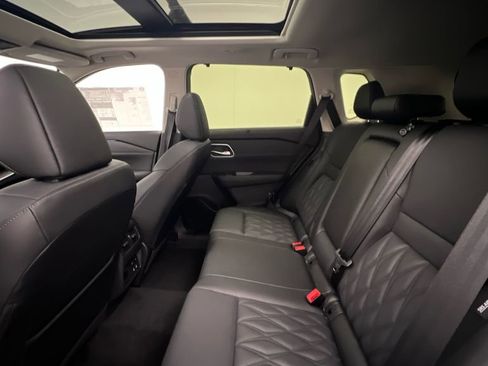 New 2026 Nissan Rogue Platinum w/ Platinum Premium Package AWD/4WD image 9
