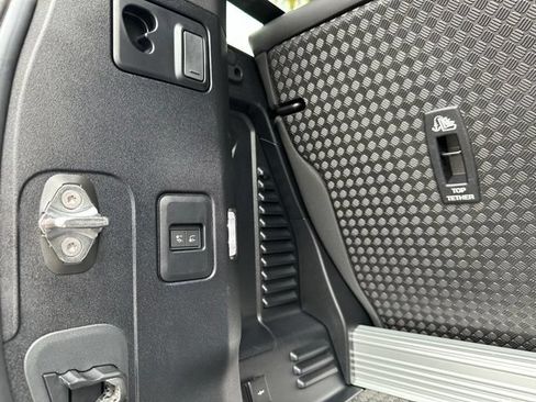 Used 2023 Land Rover Defender 90 V8 AWD/4WD image 23