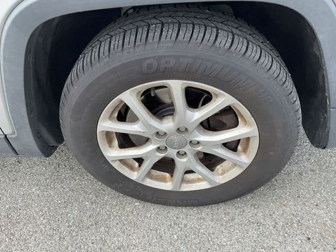 Used 2015 Jeep Cherokee Latitude w/ Comfort/Convenience Group image 11