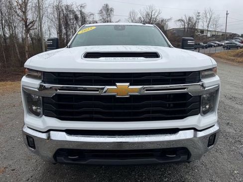 Used 2025 Chevrolet Silverado 2500 LT w/ Convenience Package AWD/4WD image 2