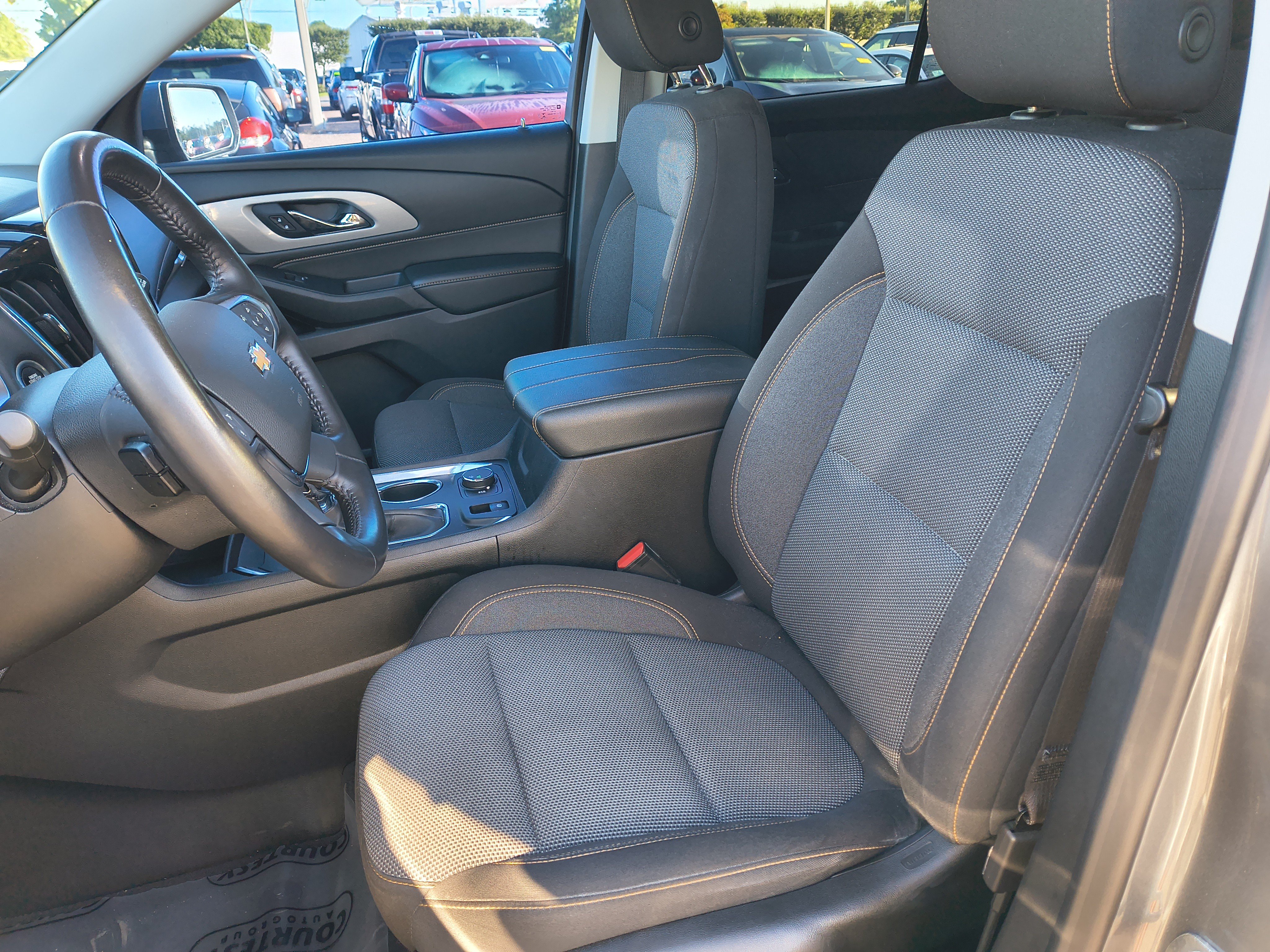 Used 2021 Chevrolet Traverse LT FWD image 21