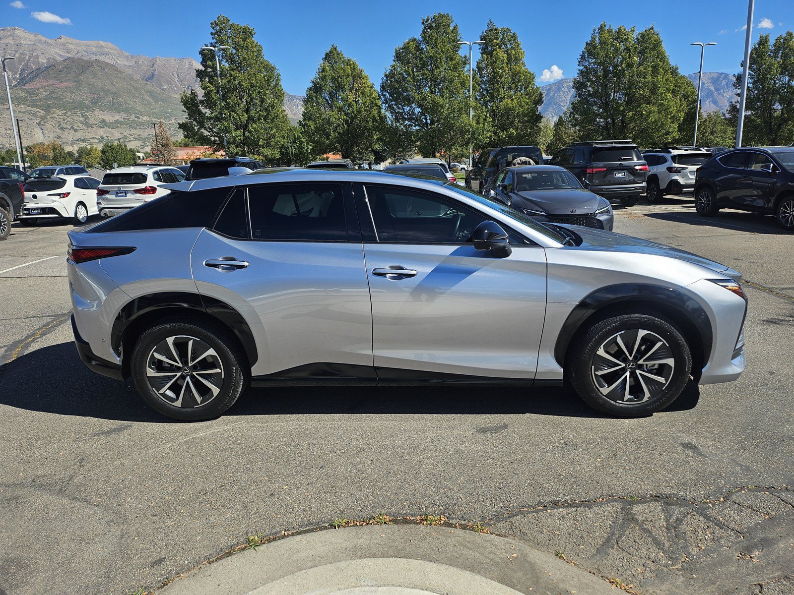Used 2023 Lexus RZ 450e Premium w/ Technology Package AWD/4WD image 4