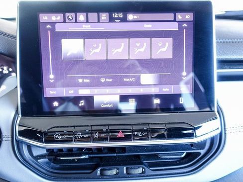 Used 2023 Jeep Compass Limited image 18