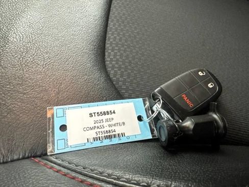 Used 2025 Jeep Compass Trailhawk AWD/4WD image 33