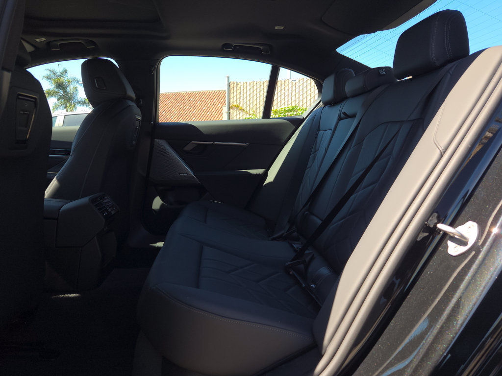 New 2027 BMW i5 eDrive40 w/ M Sport Package RWD image 7