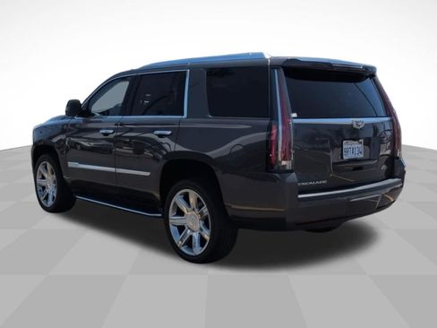 Used 2020 Cadillac Escalade Luxury RWD image 7