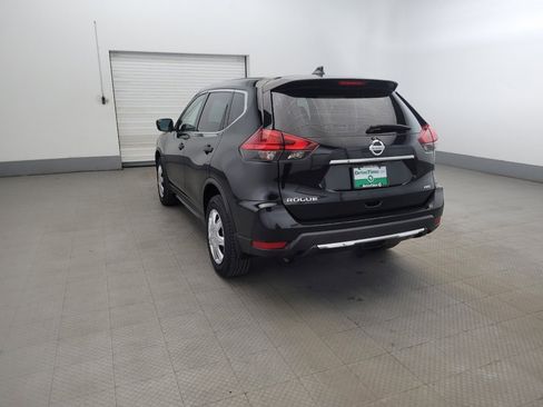 Used 2017 Nissan Rogue S image 5