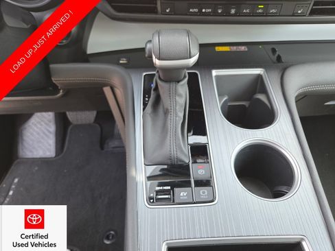 Certified 2025 Toyota Sienna XLE FWD image 30