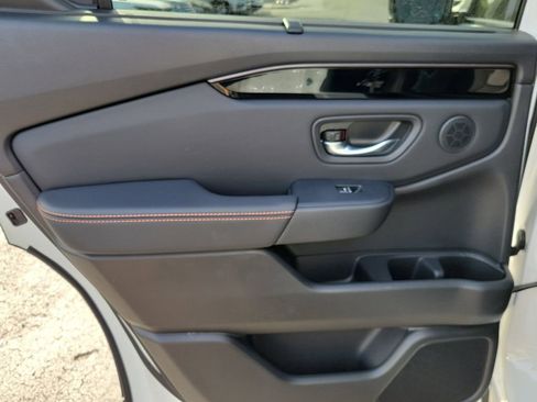 Certified 2025 Honda Pilot TrailSport image 13